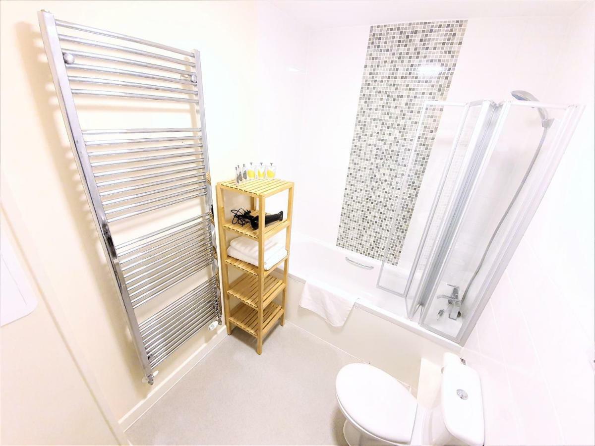 Salford Holiday Apartment Manchester Ngoại thất bức ảnh