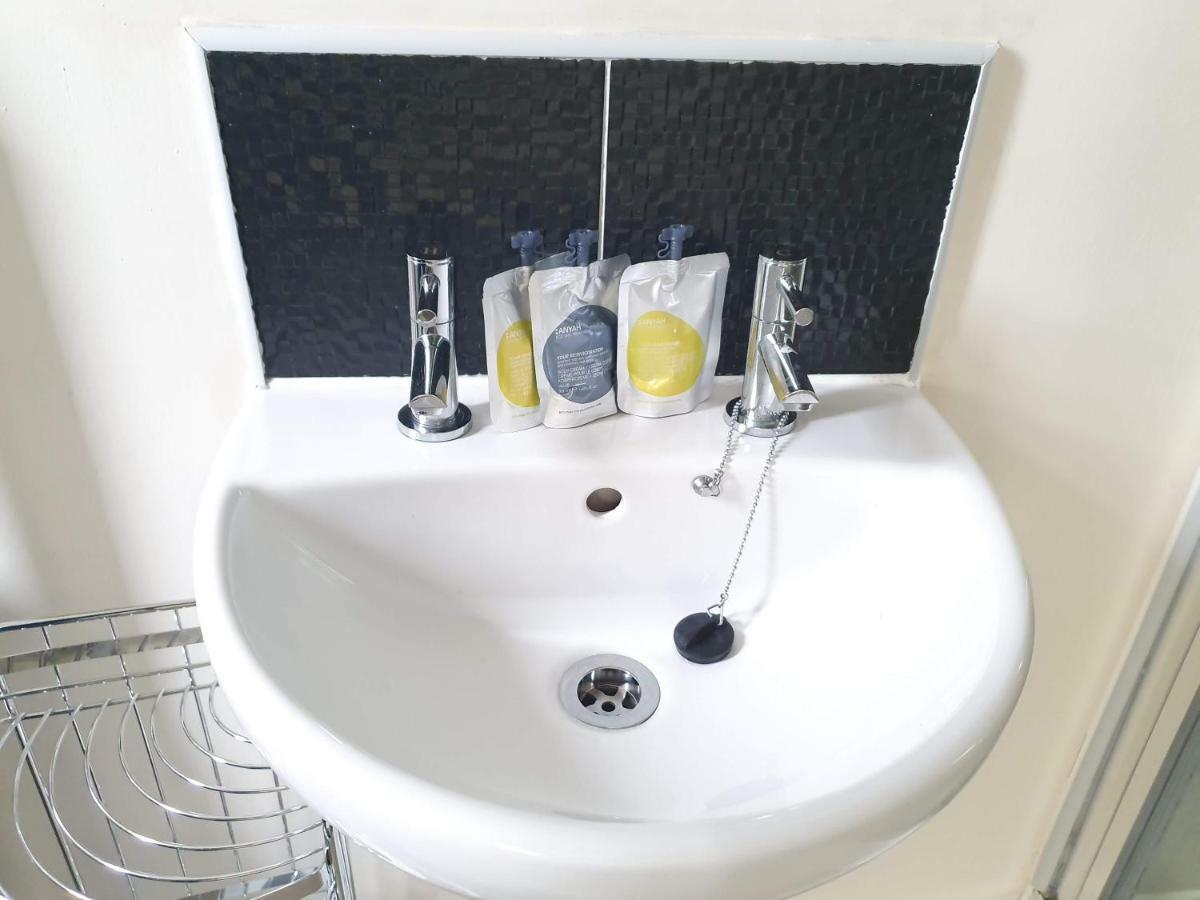Salford Holiday Apartment Manchester Ngoại thất bức ảnh